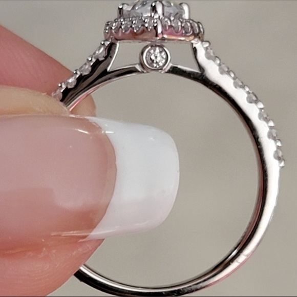 1.5ct Pear Cut Halo Moissanite Diamond Wedding Engagement Ring - Picture 6 of 12